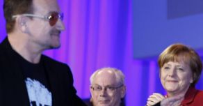 Bono, ante Van Rompuy y Merkel en Dubln.