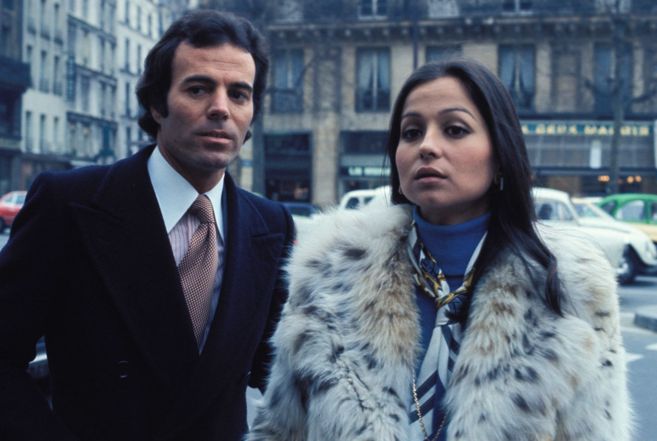 Julio Iglesias con su ex mujer, Isabel Preysler, por las calles de...