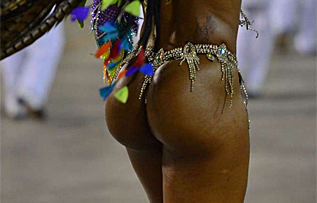 Una bailarina en el carnaval en Ro de Janeiro.