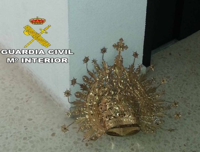 La corona recuperada por la Guardia Civil.
