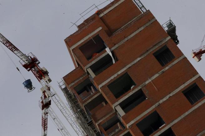 Imagen de archivo de un bloque de pisos en construccin en Madrid.