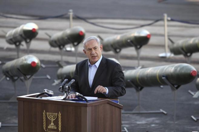 El primer ministro, Benajamin Netanyahu, en la base de Eilat, ante...