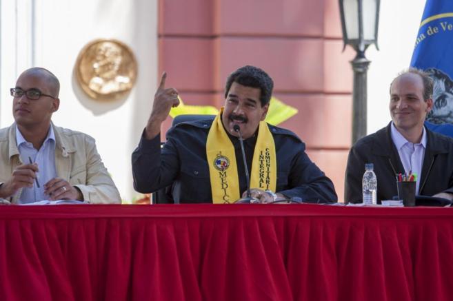El presidente venezolano ayer lunes  durante un acto de graduación de...