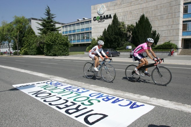 Imagen de la empresa Cegasa con una pancarta contra la direccin.