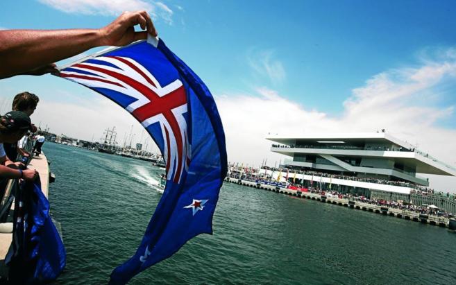 La bandera de Nueva Zelanda ondea en la Copa de Amrica.