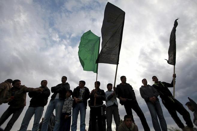 Palestinos con banderas de la Yihad Islámica durante el funeral de...