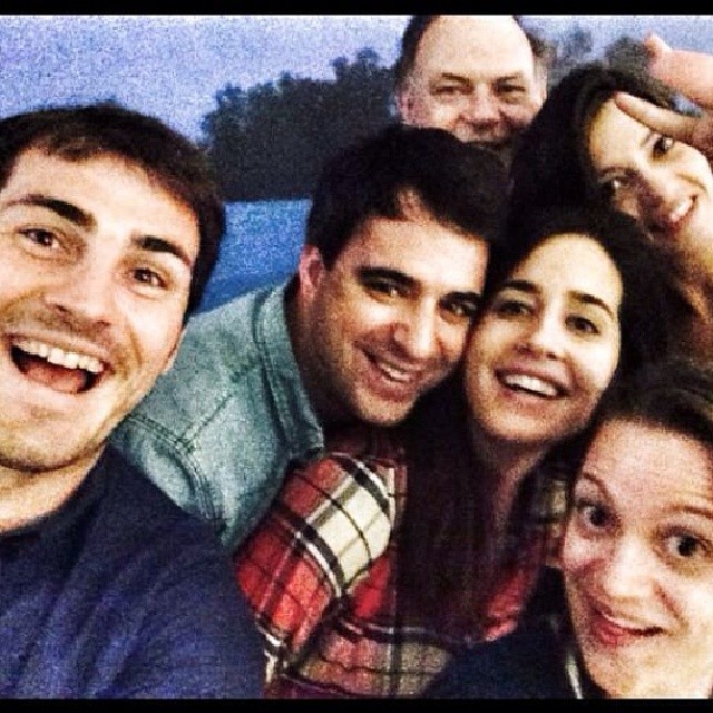 Hace unos das, Casillas emulaba el selfie multitudinario de los...