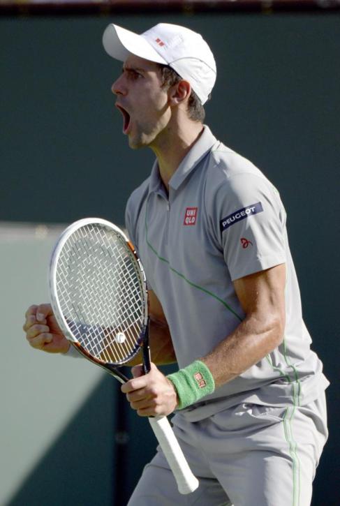 Djokovic celebra su victoria frente a Isner.