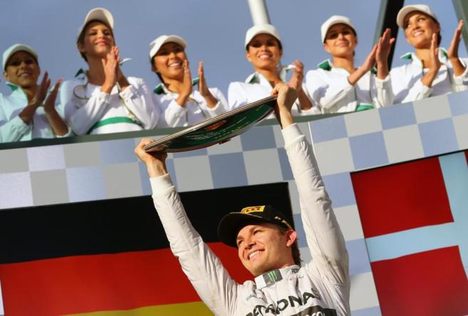 Nico Rosberg celebra su victoria en Melbourne.