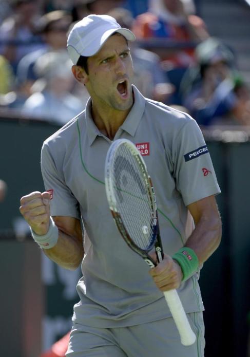 Novak Djokovic celebra un punto en la final frente a Federer.