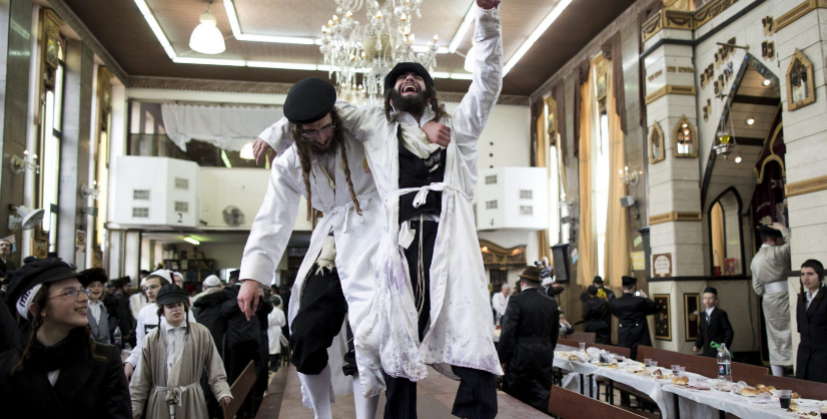 Judos ultraortodoxos disfrazados celebran la fiesta juda de Purim,...