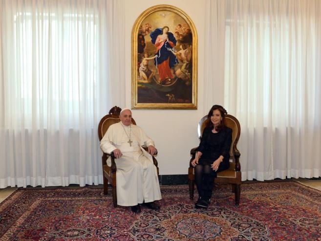 El Papa Francisco y Cristina Kirchner (con la bota ortopdica), en la...