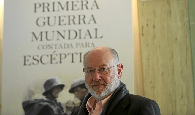 Juan Eslava Galn, durante la presentacin de su libro en Sevilla.