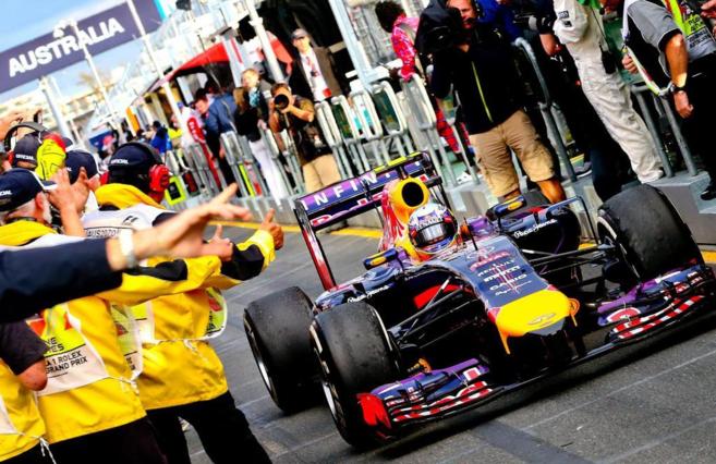 Daniel Ricciardo, tras entrar a boxes durante la carrera.