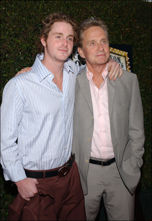 Cameron Douglas y su padre, el actor Michael Douglas.
