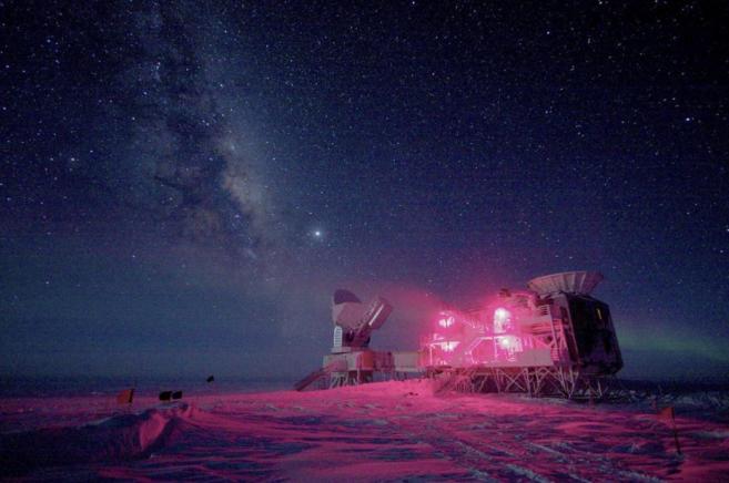 El telescopio BICEP2, en la Antártida, que ha detectado ondas...