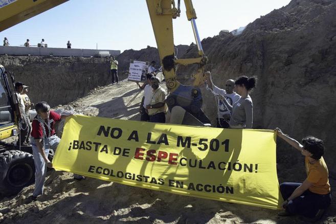 Protesta de los ecologistas durante el comienzo de las obras.