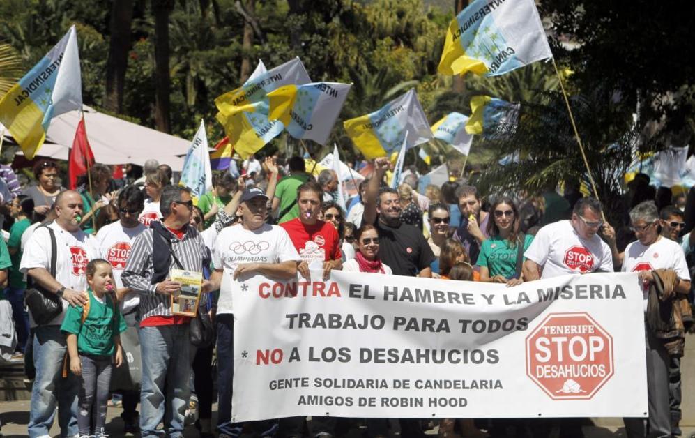 Varios colectivos manifestndose en Santa Cruz de Tenerife.