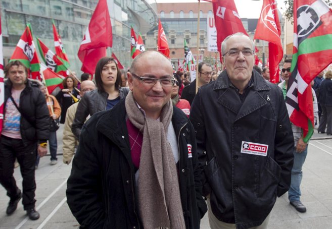 Javier Madrazo y Jos Navas acudiendo juntos a una manifestacin.