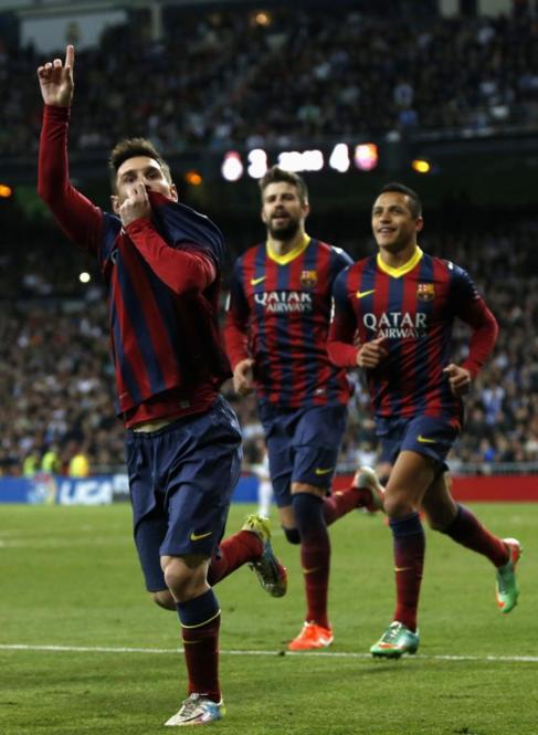 Leo Messi celebra uno de sus tres goles en el Bernabu.