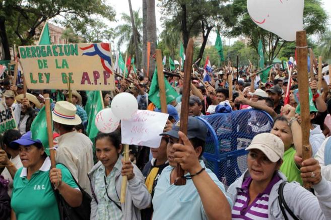 Miles de campesinos participan en una manifestacin, hoy, en...