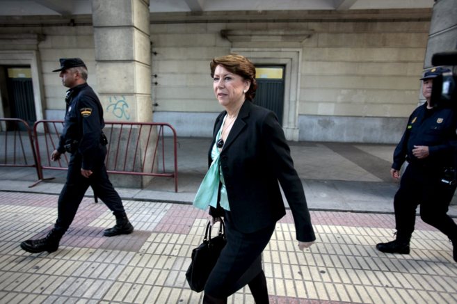 Magdalena lvarez, a la salida de los juzgados de Sevilla tras...