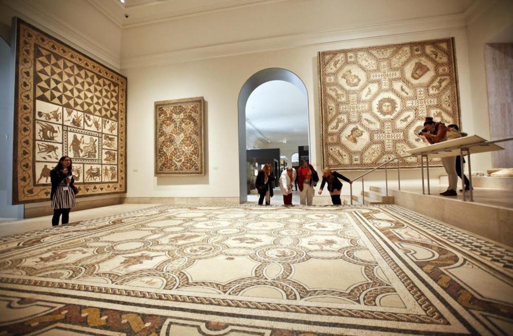 Una de las salas del Museo, recubierta con mosaicos romanos