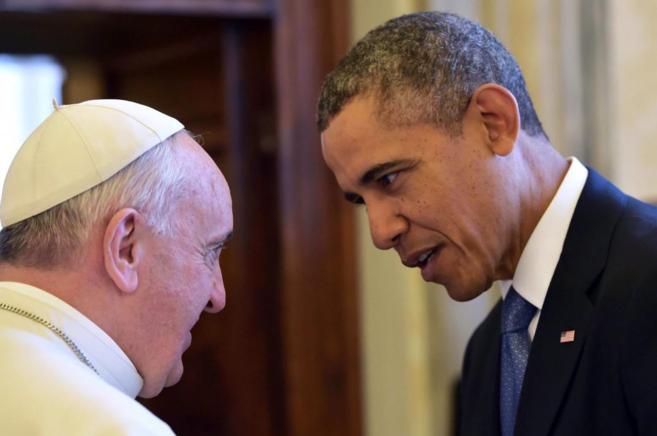 El presidente de EEUU, Barack Obama, y el Papa Francisco en una...