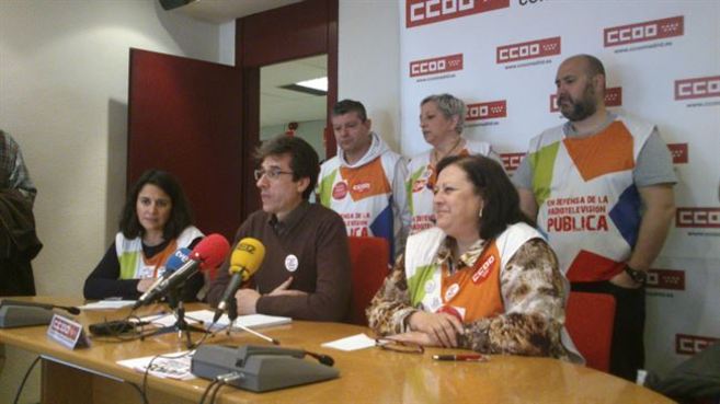 Teresa Garca, a la derecha de la imagen, durante la rueda de prensa.
