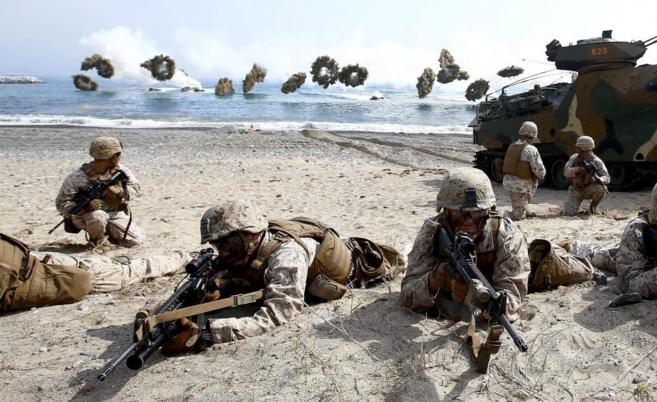Marines estadounidenses en una base surcoreana, ayer durante unas...