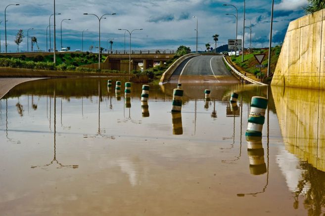 La autova de acceso al aeropuerto de Ibiza se inunda cada vez que...