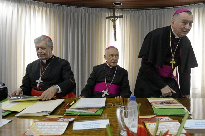 De izqda. a dcha., los cardenales Urosa y  Diego Padrn y el obispo...