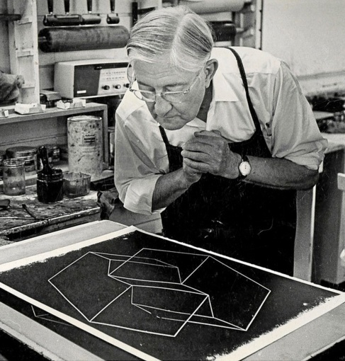 Josef Albers en el taller de litografa Tamarind en 1962.