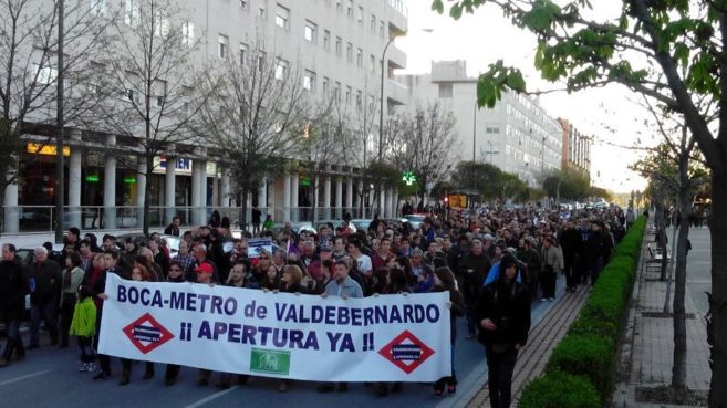 Manifestacin de vecinos de Valdebernardo para reclamar la apertura...