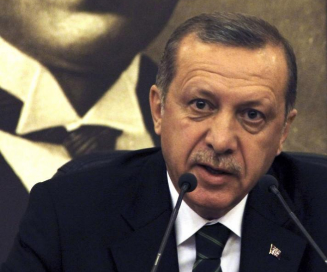 El primer ministro Erdogan, durante una rueda de prensa en Estambul.