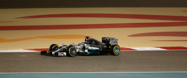 Lewis Hamilton durante la segunda sesin de entrenamiento en Bahrain.