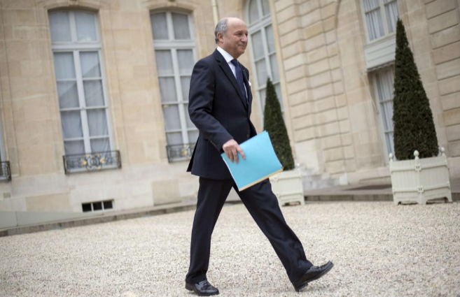 Laurent Fabius, ministro de Exteriores de Francia, saliendo del...