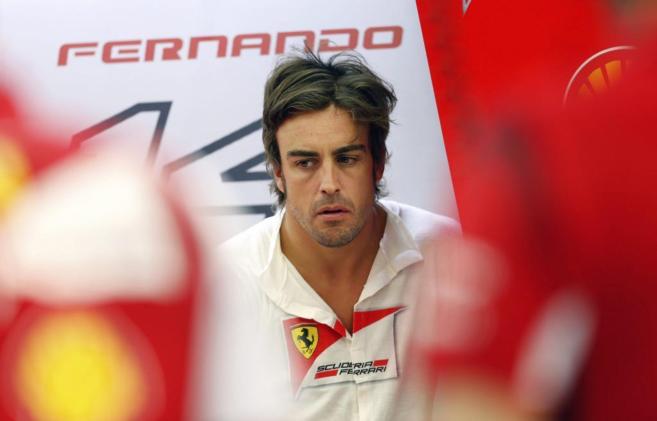 Fernando Alonso, durante la sesión de entrenamientos libres en...