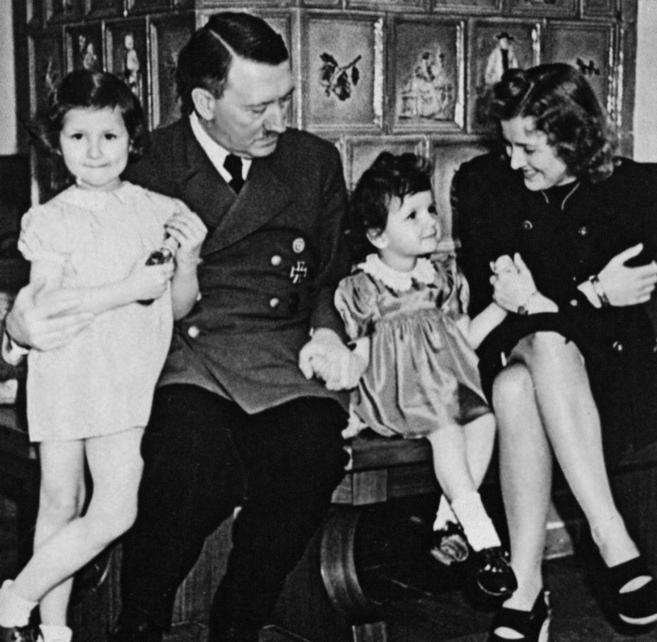 Adolf Hitler y Eva Braun.