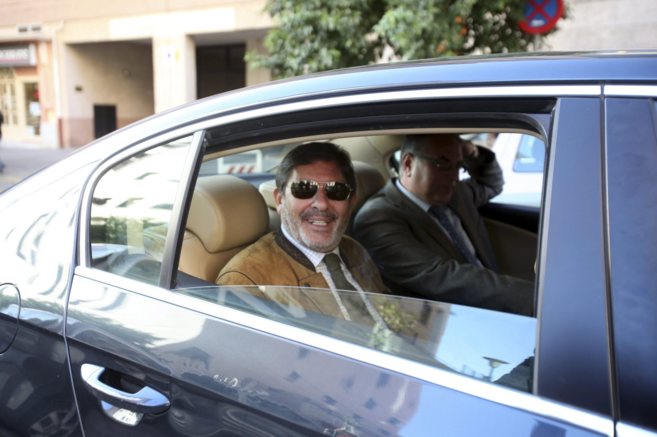 El ex alto cargo de la Junta Javier Guerrero, en un coche...