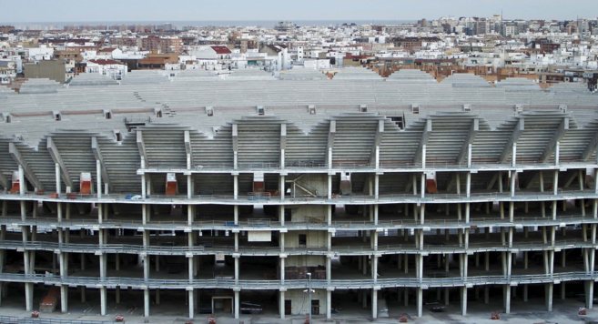 Vista del futuro estadio de Mestalla, cuyas obras siguen paralizadas.