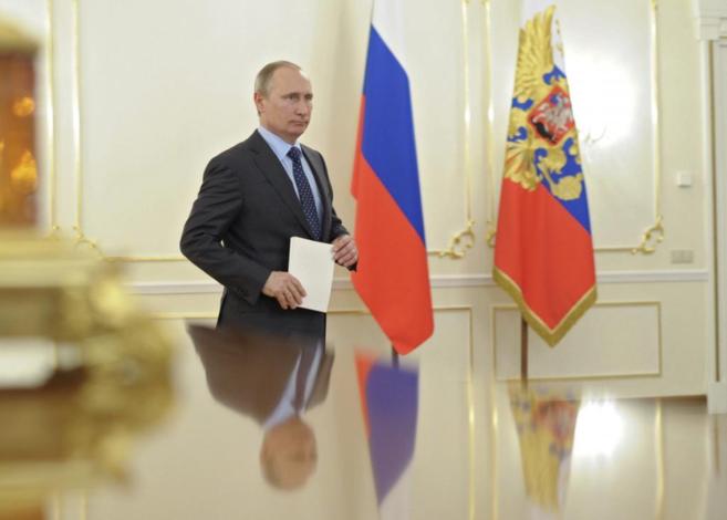 El presidente ruso, Vladimir Putin, en su residencia oficial de...