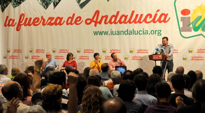 Maíllo interviene ante los militantes de IU en Málaga.