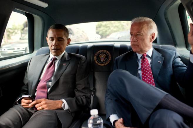 Barack Obama junto al vicepresidente de EEUU, Joe Biden, en un coche...