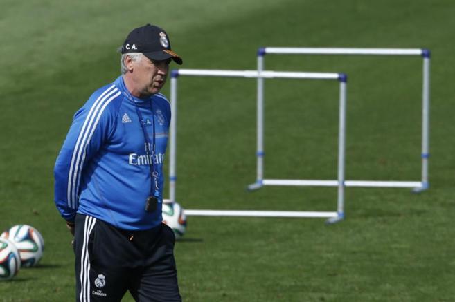 El tcnico del Madrid, Carlo Ancelotti, en uno de los entrenamientos...