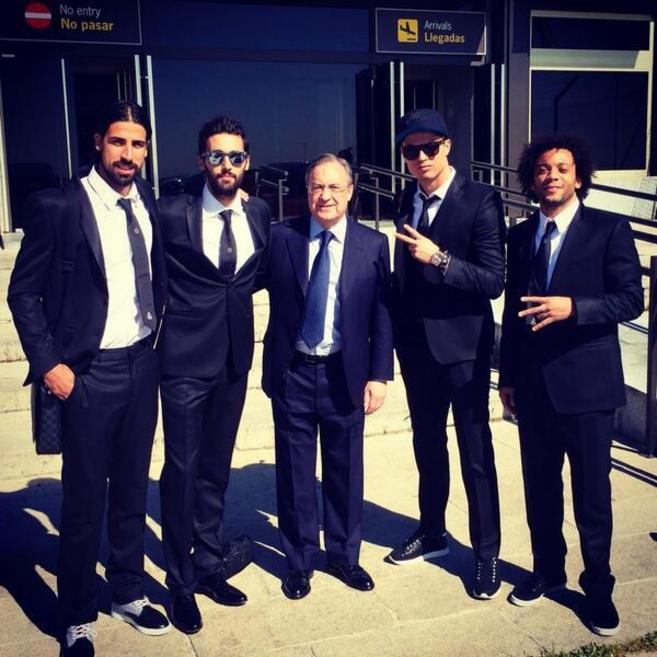 El Presidente y diferentes jugadores, antes de volar hacia Valencia.