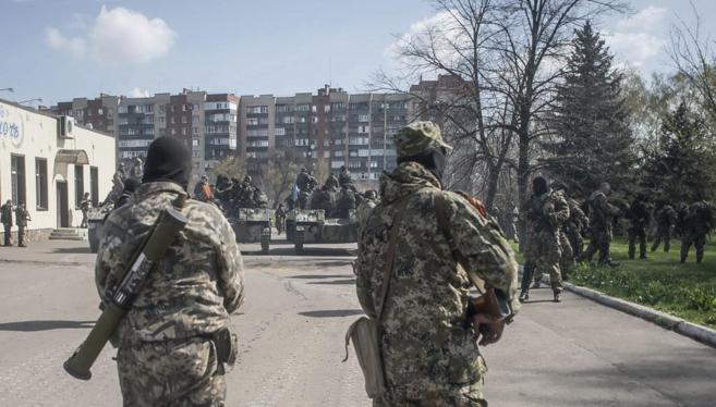 Soldados ucranianos armados en la región de Donetsk