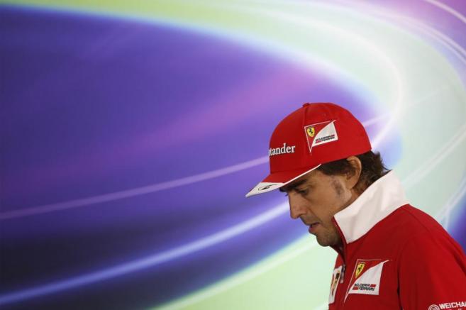 Fernando Alonso, tras la rueda de prensa oficial de la FIA.