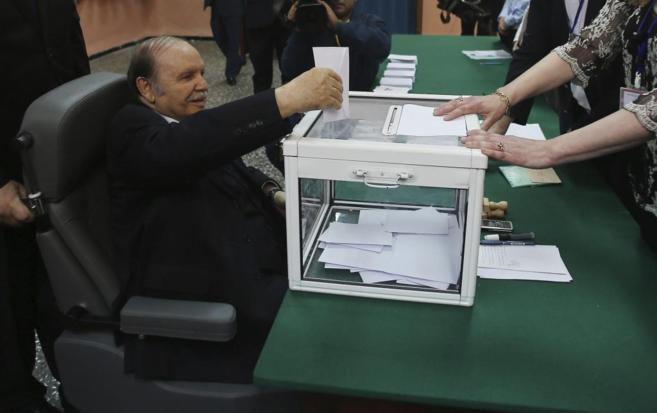 El presidente argelino y candidato a la reeleccin, Abdelaziz...