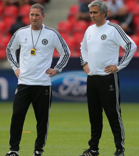 Steve Holland y Jos Mourinho durante un entrenamiento.